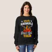 Hug Animals Don't Grill Them   Vegetarian Vegan Re Sweatshirt (Vorne ganz)