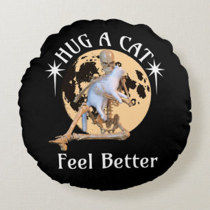 Hug eine Katze, fühle dich besser Skelett umarmt K Rundes Kissen