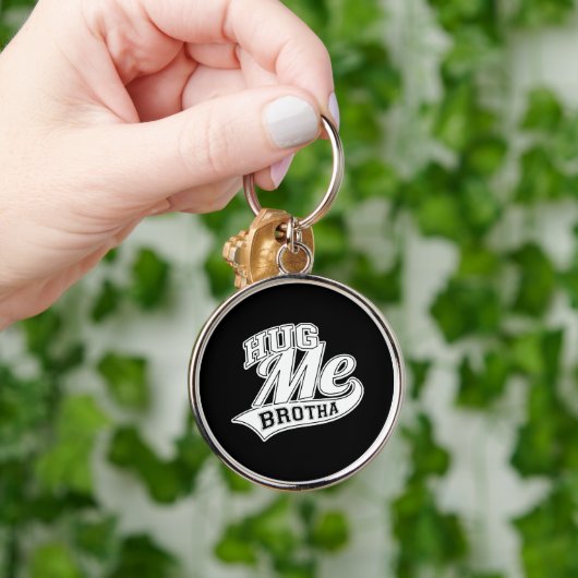 Hug Me Brotha auf Black Schlüsselanhänger (Hand)