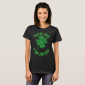 Hug Me I'm Irish  Saint Patrick Day Shamrock C T-Shirt (Vorne ganz)