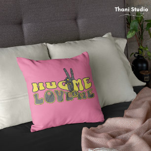Hug Me Liebe Me Peace Signature Vintage Retro Vale Kissen