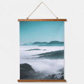 Hügel-, Nebel- und Baumebenen Wandteppich Mit Holzrahmen (Vorderseite)