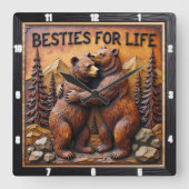 Hugging Bears Mountain Pine Quadratische Wanduhr (Vorderseite)