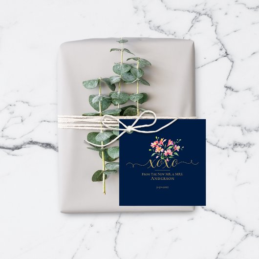 Hugs and Kisses Script Floral Wedding Geschenkanhänger