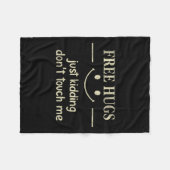 Hugs Just Kidding Don't Touch Me Funny Social Fleecedecke (Vorderseite (Horizontal))