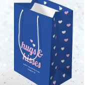 Hugs & Kisses Liebe Hört Valentinin Marineblau Mittlere Geschenktüte