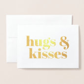 Hugs & Kisses moderner, kühner Typografie-Brauch Folienkarte (Vorderseite mit Umschlag)
