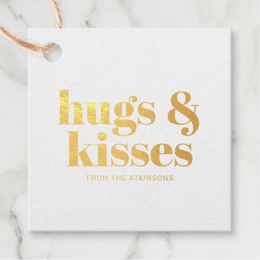 Hugs & Kisses moderner, kühner Typografie-Brauch Geschenkanhänger (Vorderseite)