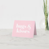 Hugs & Kisses rosa, moderne, fette Typografie Karte (Vorderseite)