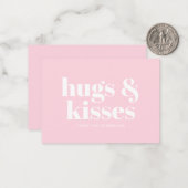 Hugs & Kisses rosa, moderne, fette Typografie Mitteilungskarte (Vorderseite/Rückseite Beispiel)
