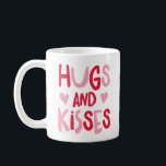 Hugs & Kisses | Valentinstag-Tasse Kaffeetasse<br><div class="desc">Zeigen Sie ihnen Liebe mit einer benutzerdefinierten Valentinstag-Tasse! Ändern Sie die Hintergrundfarbe einfach in eine Farbe Ihrer Wahl! Klicken Sie einfach auf den Button "Anpassen" und wählen Sie eine Hintergrundfarbe aus den Beobachtungspaletten!</div>