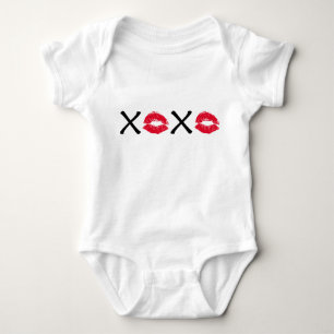 Hugs und Kisses Baby Strampler