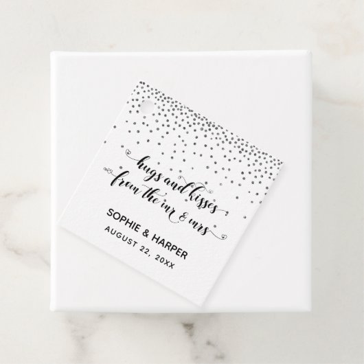 Hugs und Kisses von Mr. & Mrs. Hearts on Silver Geschenkanhänger (Beispiel)