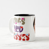 Hugs und Kisses Zweifarbige Tasse (Vorderseite Links)