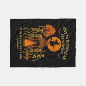 Hugvyn, sie verbrennen alle Hexen Skelett Wi Fleecedecke (Vorderseite (Horizontal))