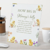 Huhn How Big is Mommy's Bauch Shower Game Sockelschild (In Situ)