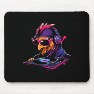 Huhn mit Sonnenbrille und Kopfhörern als DJ Mousepad