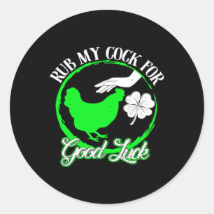 Huhn reibt mich für viel Glück St. Patricks Tag Runder Aufkleber