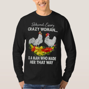Hühnchen hinter jeder verrückten Frau T-Shirt