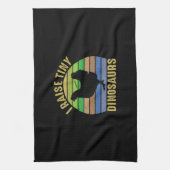 Hühnchen Lover | I Raise Tiny Dinosaurier Geschirrtuch (Vertikal)