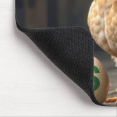 Hühnchen mit einem teuren Ei Mousepad (Ecke)