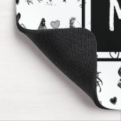 Hühner aus mit Monogramm Schwarz und Weiß, Cartoon Mousepad (Ecke)