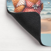 Hühner in Badeanzügen am Meer Mousepad (Ecke)