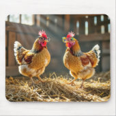 Hühner mit Brille in einem sonnigen Stall Mousepad (Vorne)