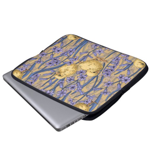 Hühner und Hyazinthen in Gelb Laptopschutzhülle (Vorne Knopf)