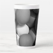 Hühnereier in Schwarz und Weiß Milchtasse (Vorderseite)