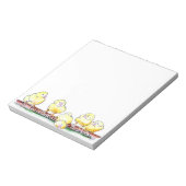 Hühnerkratzkratze auf holzigen, lustigen Paprikade Notizblock (Rotiert)