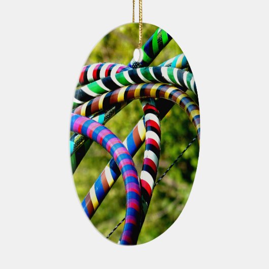 Hula Hooping in der Art Keramikornament (Rechts)