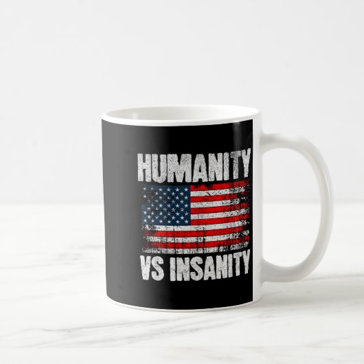 Humanity Versus Insanity Distressed American Flag  Kaffeetasse (Rechts)