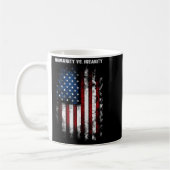 Humanity Vs. Insanity Distressed American Patrioti Kaffeetasse (Links)