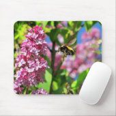 Humble Bee Landning on Lilacs Mousepad (Mit Mouse)