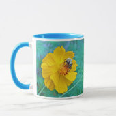 Hummel auf dem Kosmos Tasse (Links)