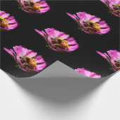 Hummel auf einer Blume Geschenkpapier (Ecke)