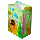 Hummel auf einer Dandelion-Blume-Illustration Mittlere Geschenktüte (Vorderseite Schrägansicht)