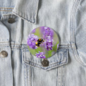 Hummel auf Lavendel Button (Beispiel)