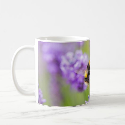 Hummel auf Lavendel Kaffeetasse (Links)