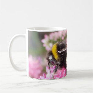 Hummel auf rosa Blüten Kaffeetasse