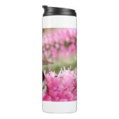 Hummel auf rosa Blüten Thermosbecher (Nach rechts gedreht)