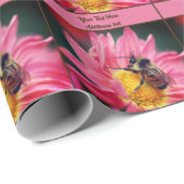 Hummel auf rosa Daisy Blume Personalisiert Geschenkpapier (Rolleneckpunkt)