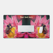 Hummel auf rosa Daisy Blume Personalisiert Schreibtischunterlage (Tastatur & Maus)