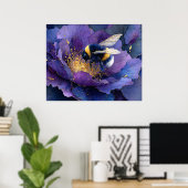 Hummel auf violetter Blume Poster (Heimbüro)