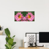 Hummel Bee On Pink Daisy Blume Mirror Abstrakt Poster (Heimbüro)