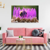 Hummel im Artischockendschungel Leinwanddruck (Insitu (Wohnzimmer))