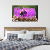 Hummel im Artischockendschungel Leinwanddruck (Insitu (Schlafzimmer))