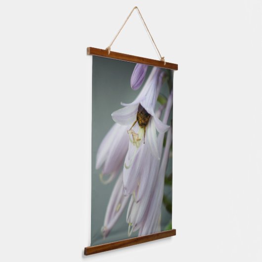 Hummel in Hosta Wandteppich Mit Holzrahmen (Gewinkelt)