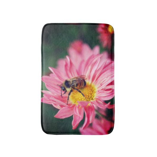 Hummelbiene auf rosa Daisy Blume 2 Badematte (Vorderseite Vertikal)